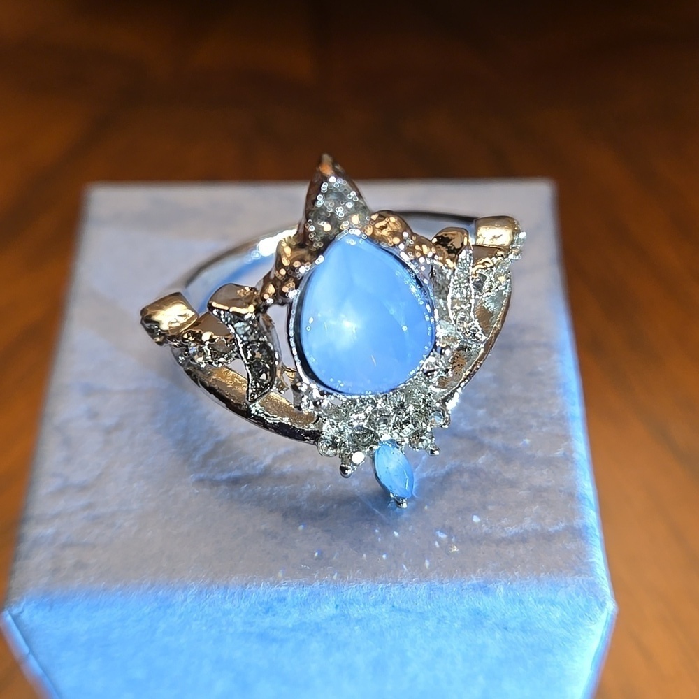 Exquisite Moon Crown Ring w/Unique Design Victorian Flair size 8 - Picture 3 of 7